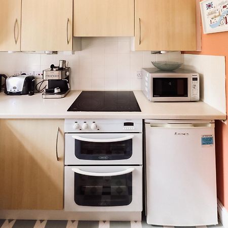 Beautiful Apartment In Guildford With Parking Send Экстерьер фото