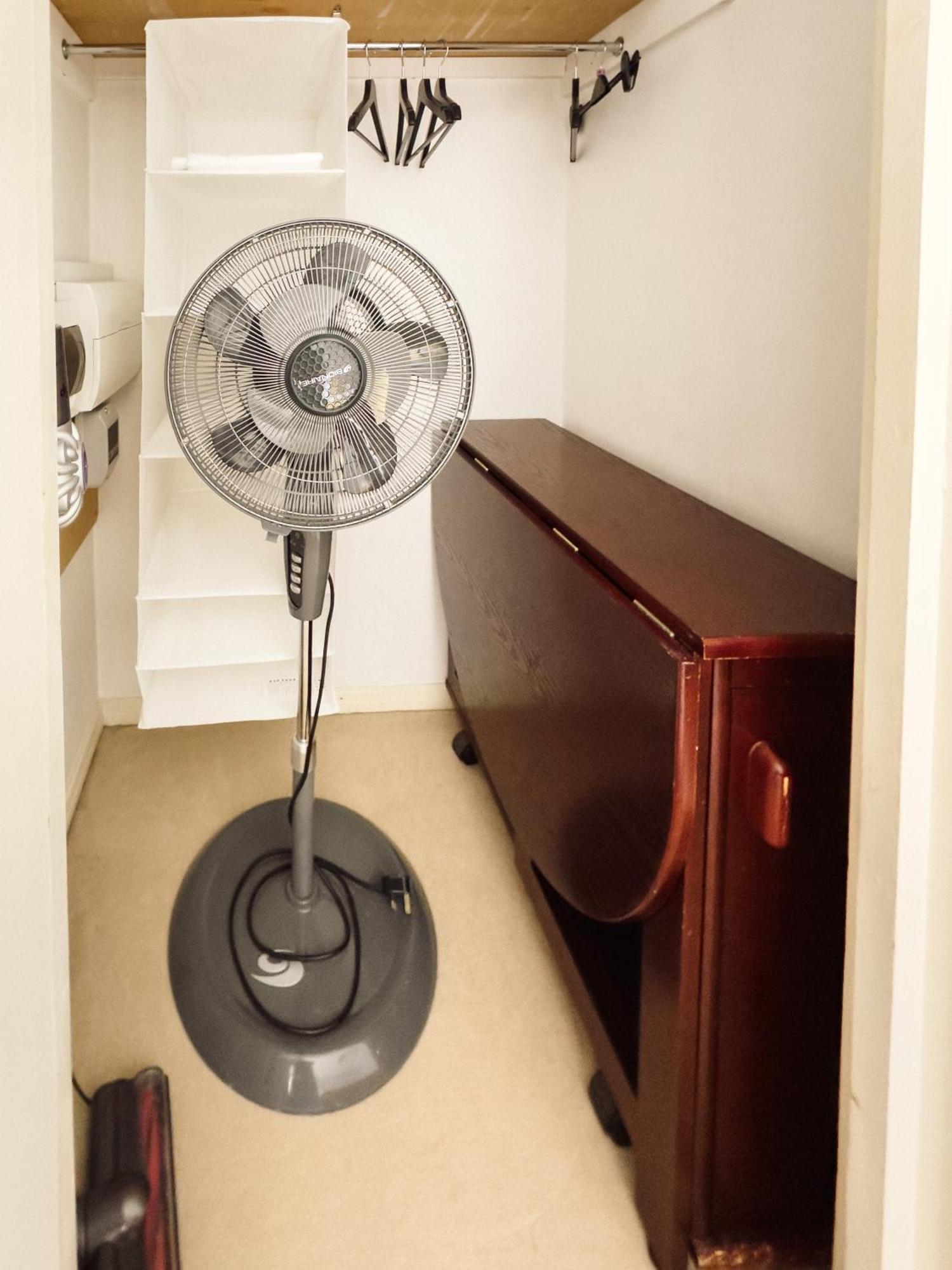 Beautiful Apartment In Guildford With Parking Send Экстерьер фото