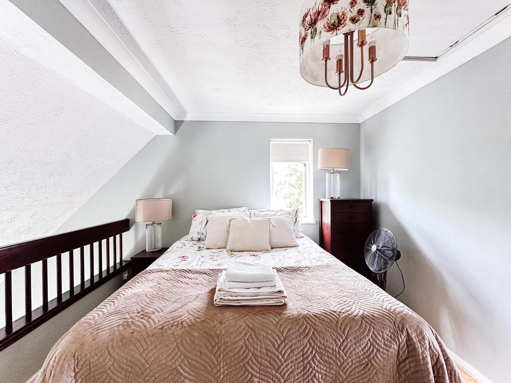 Beautiful Apartment In Guildford With Parking Send Экстерьер фото