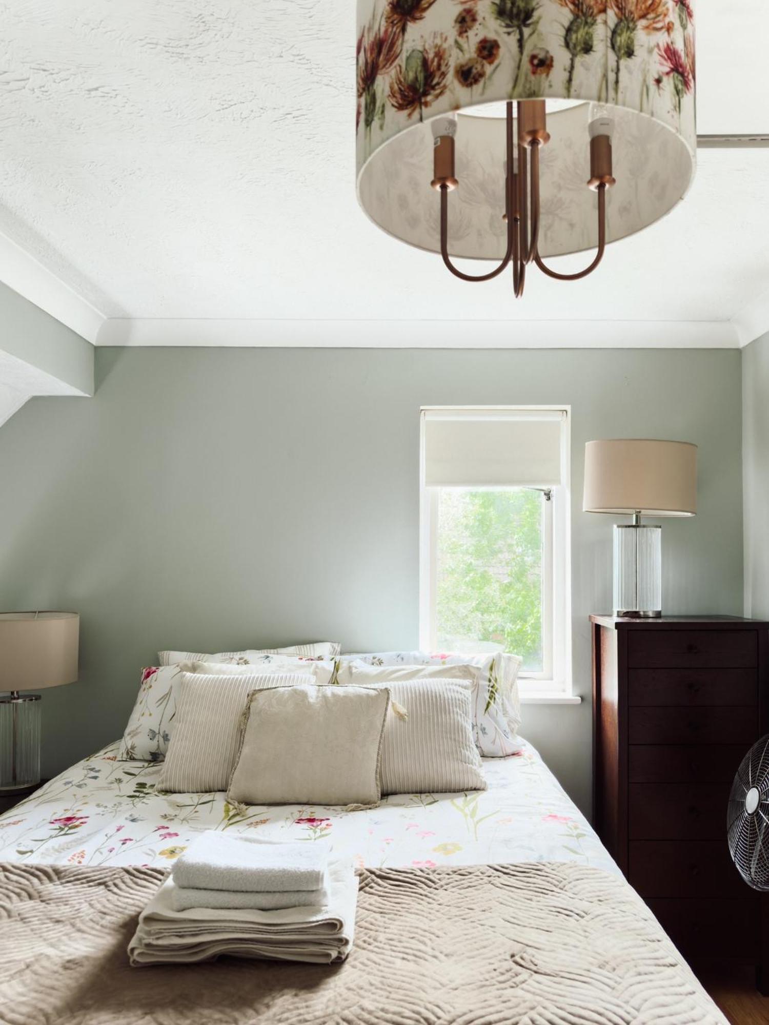 Beautiful Apartment In Guildford With Parking Send Экстерьер фото